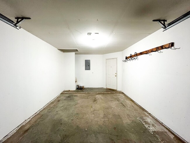 Building Photo - 312 Cedar Ridge Dr