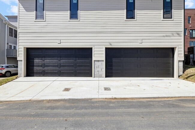 Building Photo - 3135 Parthenon Ave