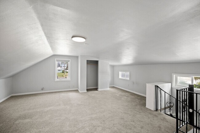 Building Photo - Lidgerwood Area 4 Bedroom 2 Bathroom Home!