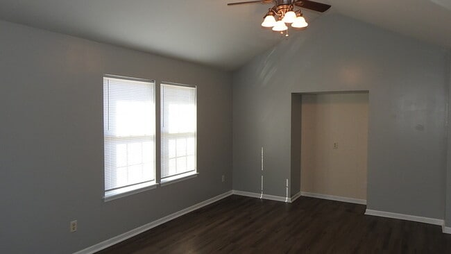 Building Photo - 3bed 2 full bath in Fort Osage Area