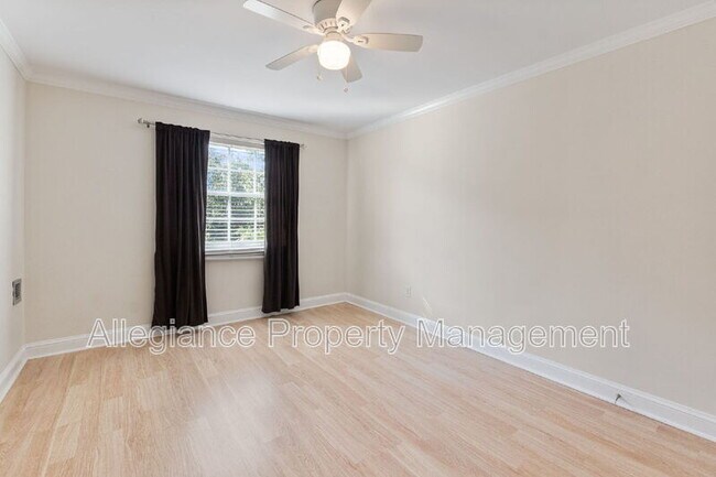 Building Photo - 1732 W Abingdon Dr