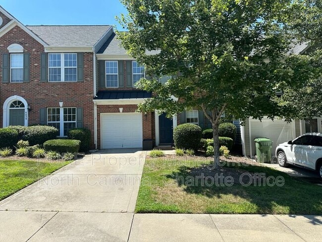 Building Photo - 6033 Queens Walk Ct