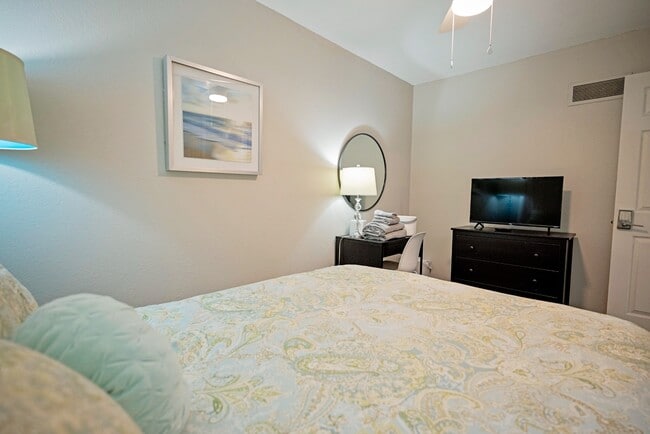 Building Photo - 413 SE Lana Ct