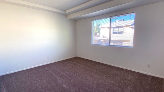 Building Photo - Great 3 bedroom and 1.5 bath townhouse with a small yard and 2 car garage.