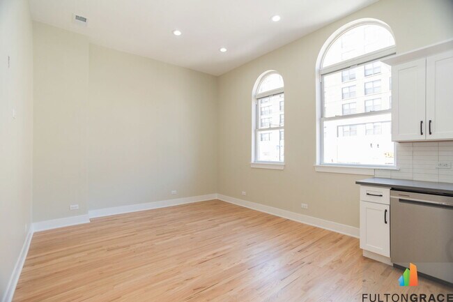 Building Photo - 4437 N Broadway