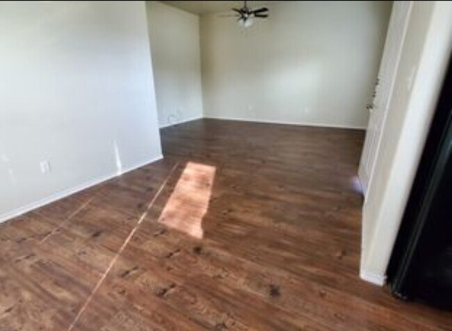 Building Photo - "Spacious 3-Bedroom Duplex with Granite To...