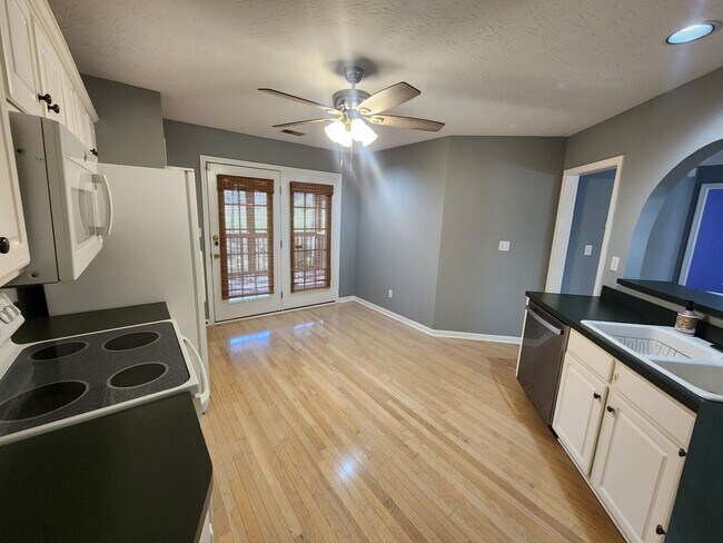 Building Photo - Spacious 3 bedroom 3 full bath condo for rent!!