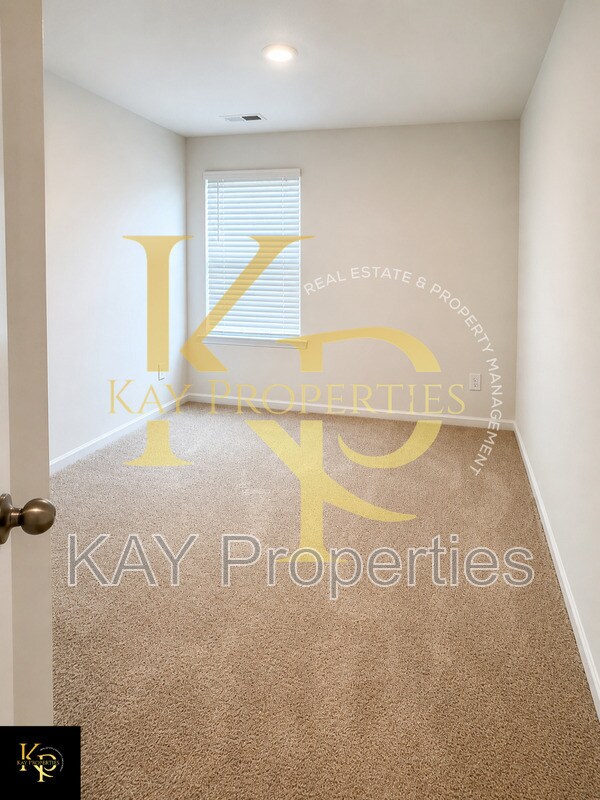 Building Photo - 2840 Egert Dr