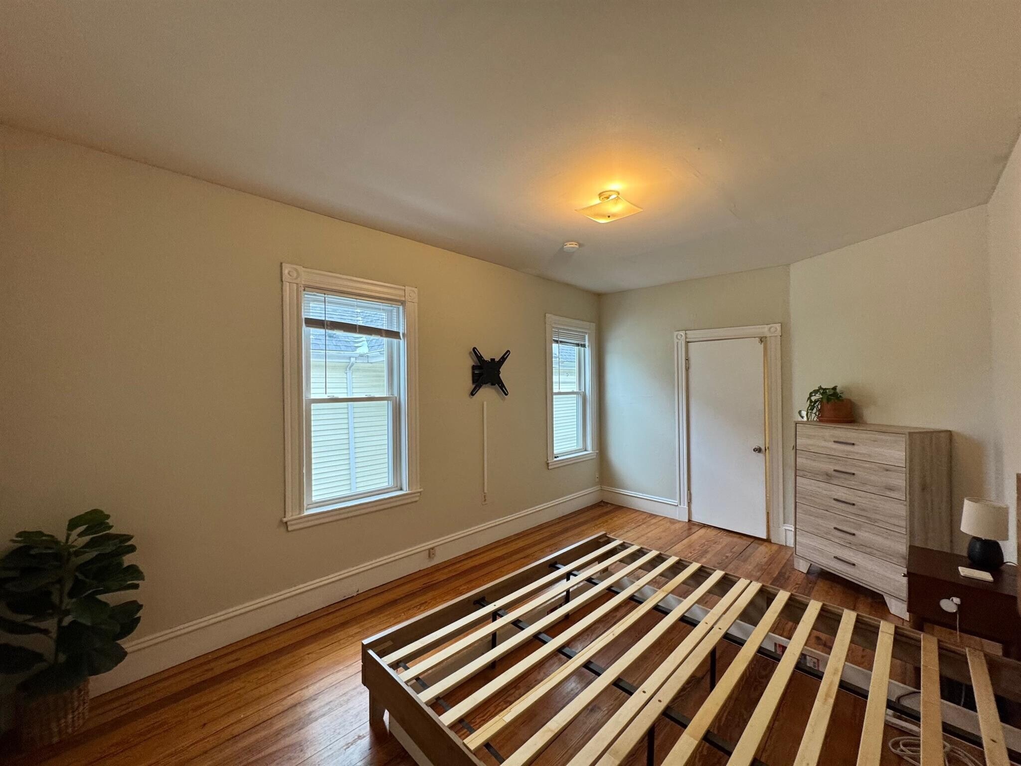 Building Photo - 22 Spencer Ave