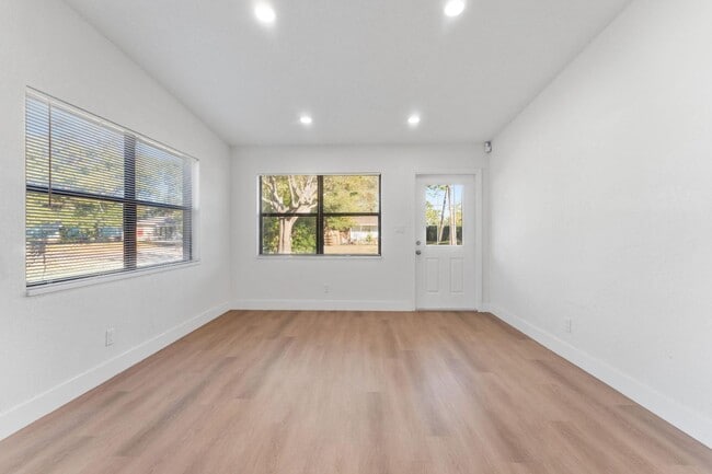 Building Photo - 5100 3rd Ave S