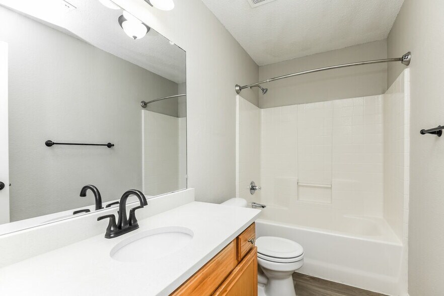 Building Photo - 7007 Rovato Dr