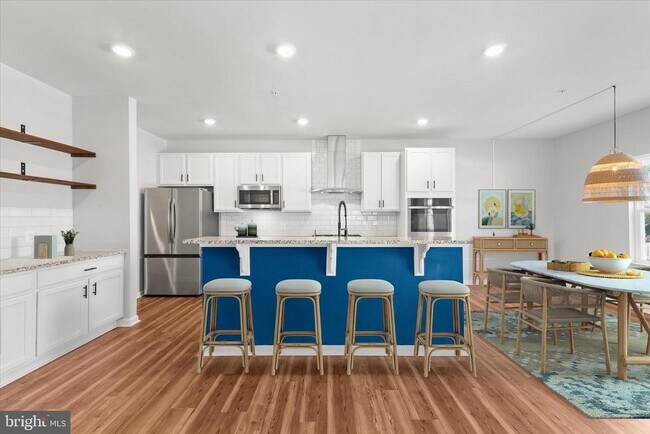 Building Photo - 5559 Trafalgar Cir