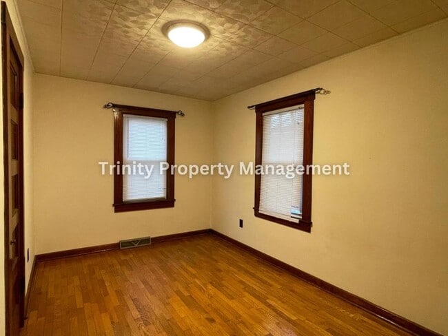 Building Photo - 310 Spring Ave