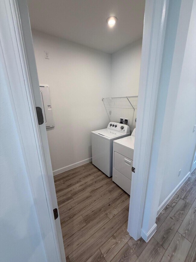 Building Photo - 9555 SW Indra Wy