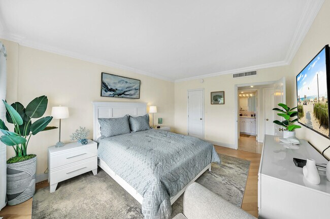 Building Photo - 250 Bradley Pl