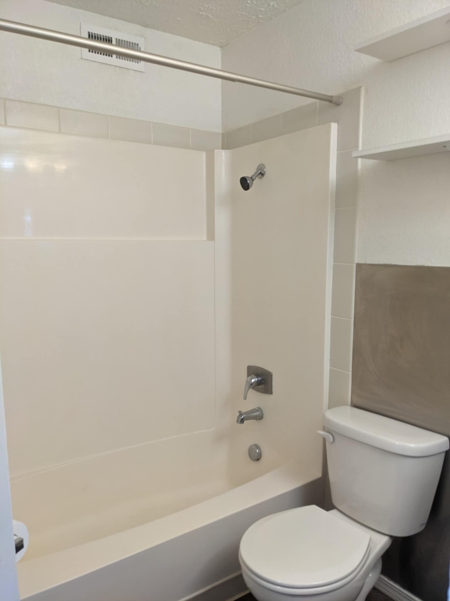 Building Photo - 3118 E MARIETTA AVE APT 2