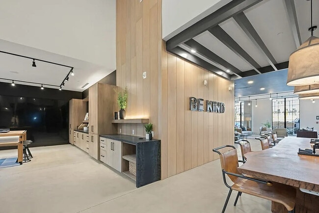 Building Photo - 6 Garfield Pl