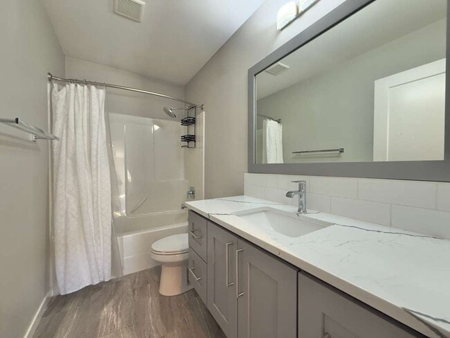 Building Photo - 6606 S Springview St