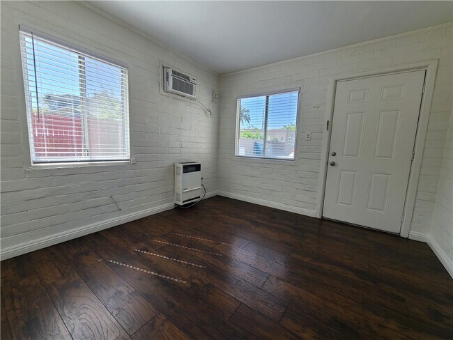 Building Photo - 3447 4th St