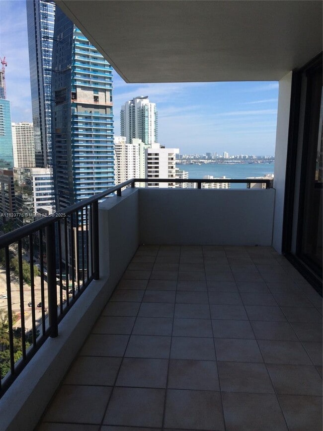 Building Photo - 1581 Brickell Ave