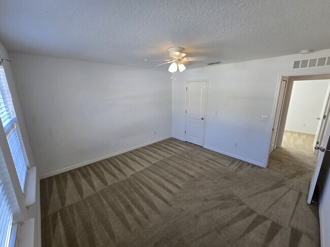 Building Photo - 127 Cedar Cir Dr