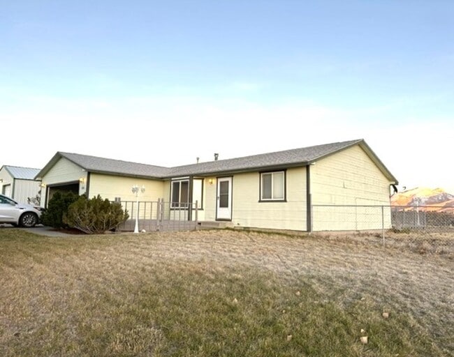 Building Photo - 3 bedroom 2 bath home in Spring Creek with...