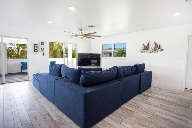 Building Photo - 1623 Venetian Dr
