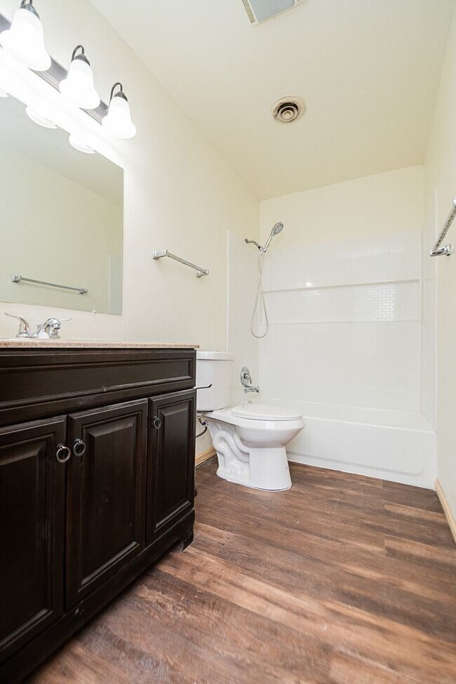 Building Photo - 702-708 E. 72nd