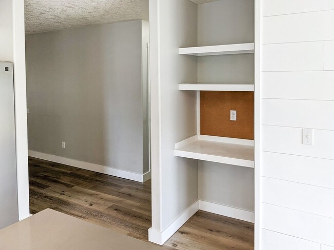 Building Photo - 5500 Doogan Ct SE