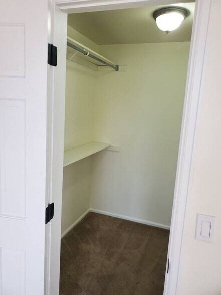 Building Photo - 2216 S Eagle Ct