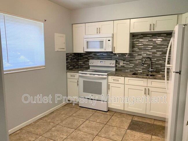 Building Photo - 5885 Dahlia Dr