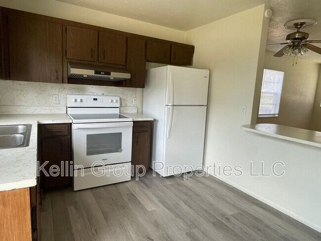 Building Photo - 160 N Nekoma Ave