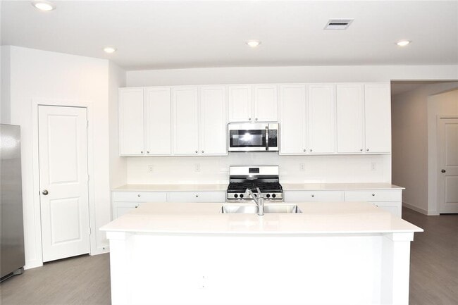 Building Photo - 10606 Summers Wy