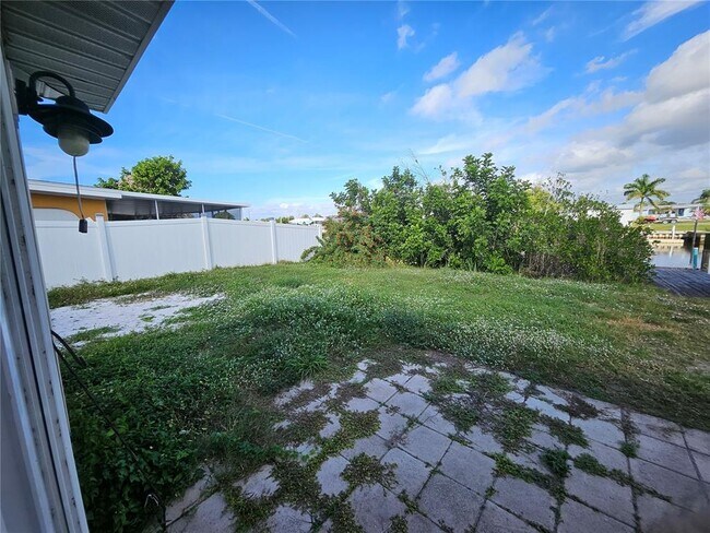 Building Photo - 21838 Edgewater Dr