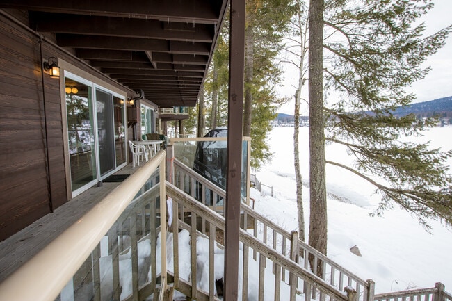 Building Photo - 1 bedroom, 1 bath condo on Whitefish Lake