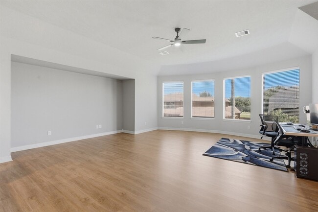 Building Photo - 18800 N Bee Cave Springs Cir