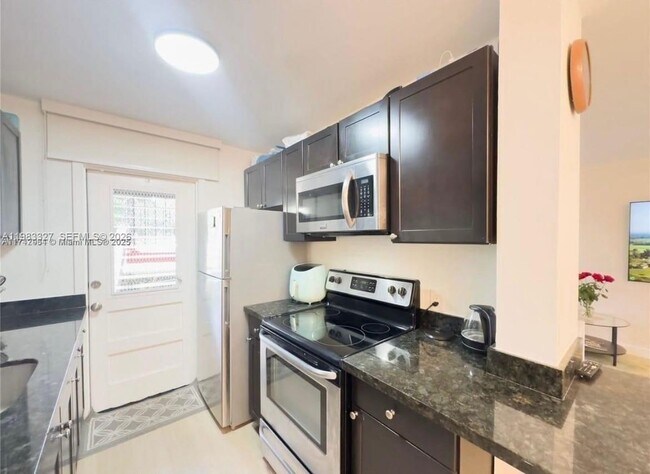 Building Photo - 1120 NE 10th St