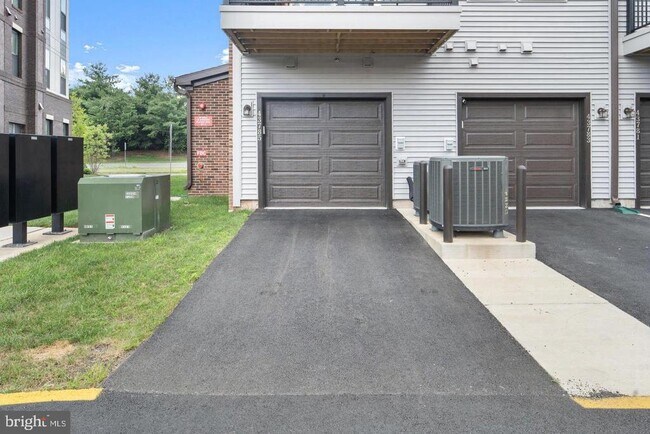 Building Photo - 43785 Transit Sq