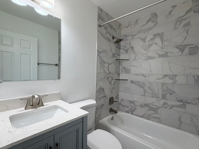 Building Photo - Spacious & Updated Pasadena Townhome for Rent