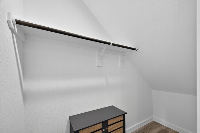 Building Photo - 3233 Creston Gate Dr