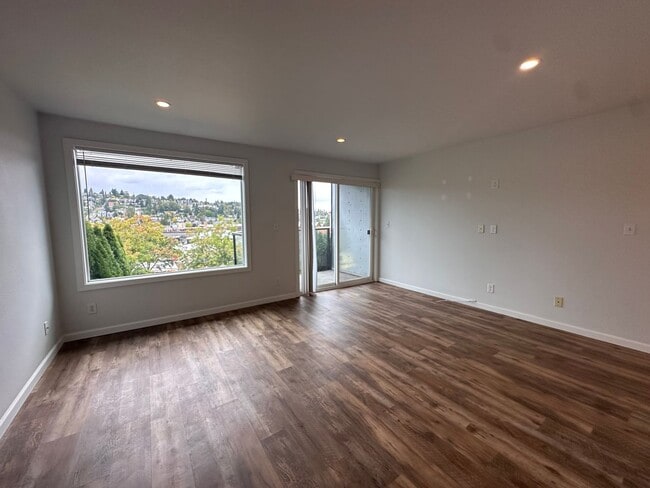 Building Photo - Charming 1-Bedroom Condo in West Queen Anne