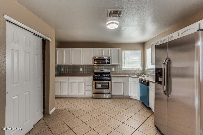 Building Photo - 12233 Iverson Ct