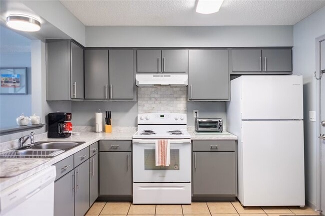 Building Photo - 106 NW Park St