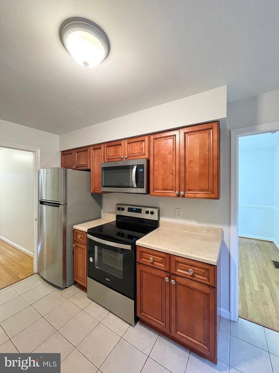 Building Photo - 1556 Bruton Ct