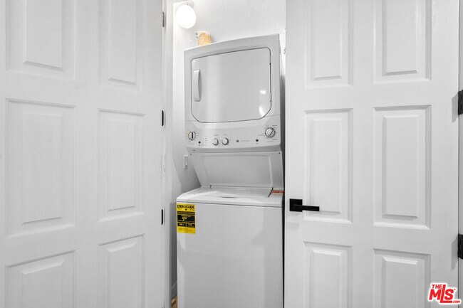 Building Photo - 1401 S St Andrews Pl