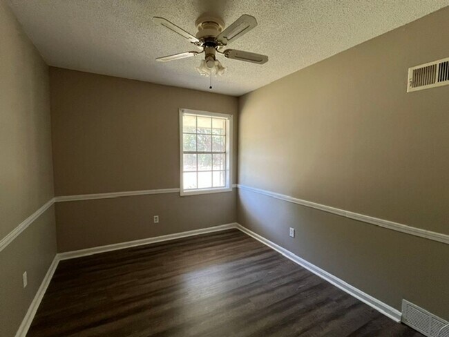 Building Photo - 7606 Rockingham Dr