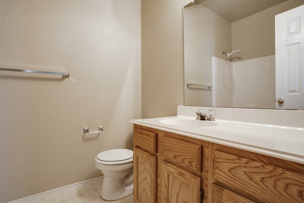 Building Photo - 2713 Meadowview Dr