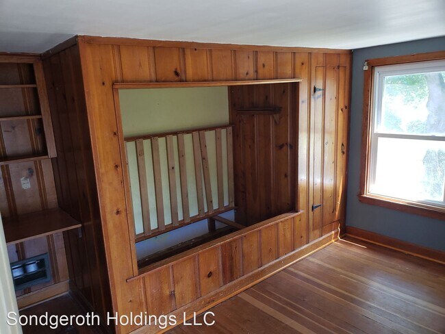 Building Photo - 2 br, 1 bath House - 404 4th St.