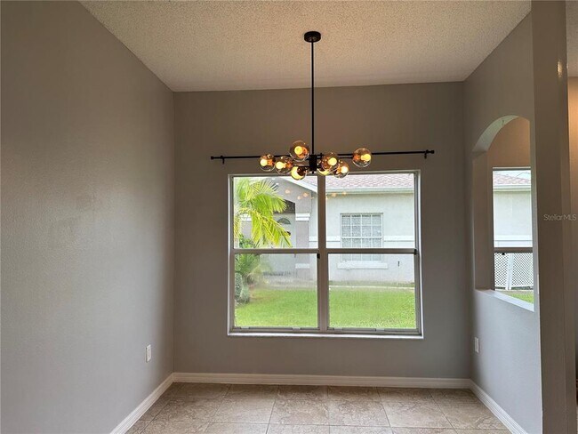 Building Photo - 14572 Laguna Beach Cir