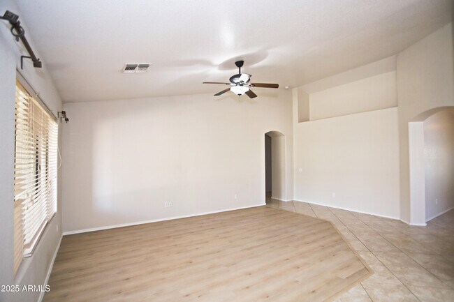Building Photo - 4953 S Moss Dr